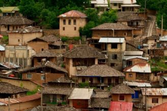 در بالكن منازل روستای وركانه خبری از نرده های فلزی نیست