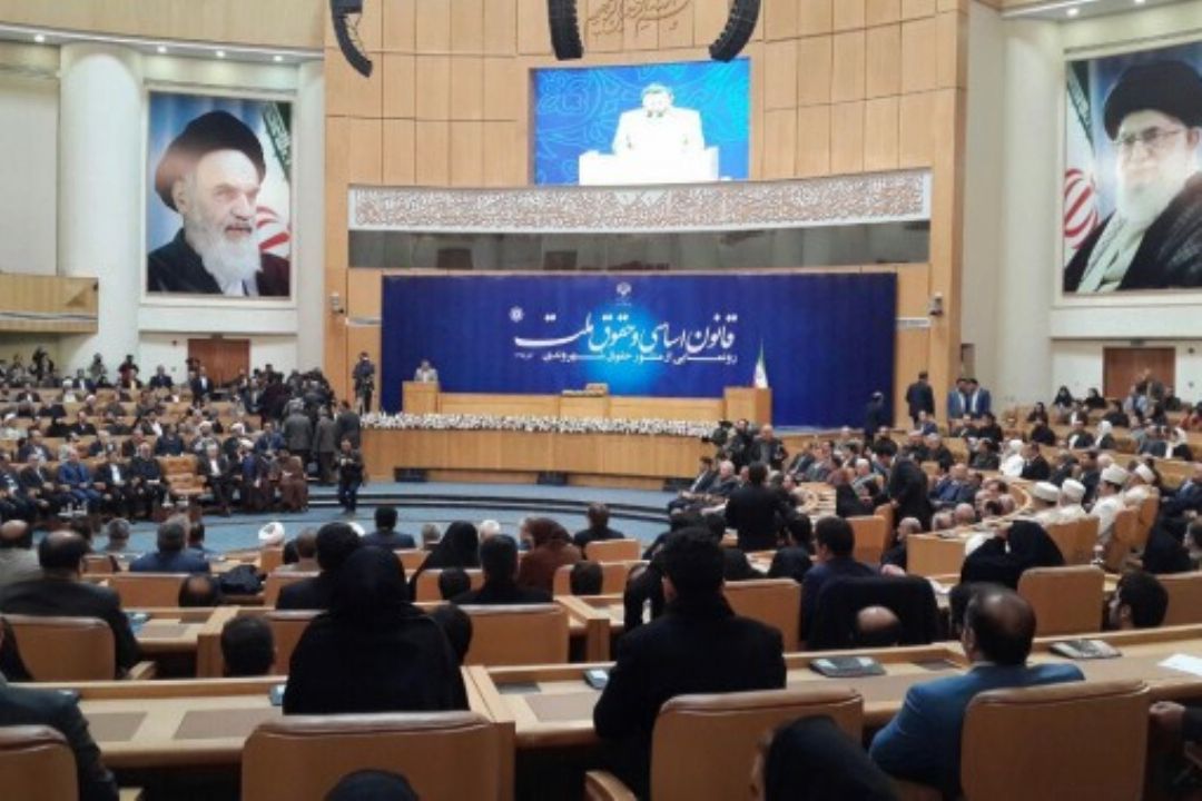آغاز همایش "قانون اساسی و حقوق ملت" با حضور رئیس جمهور