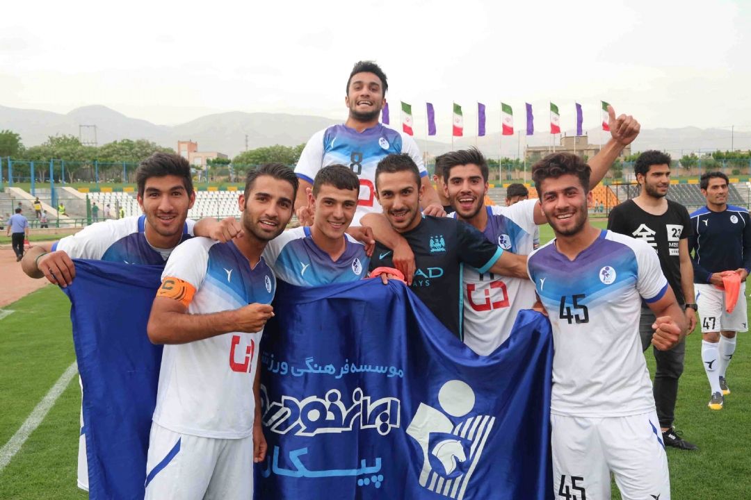 روند روبه رشد تیم فوتبال پیكان تهران در گفتگو با سرمربی این تیم 