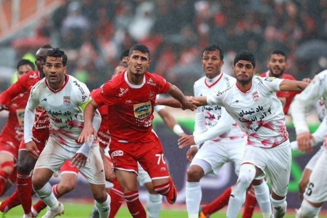 پخش زنده رقابت تیم های ذوب آهن و پرسپولیس