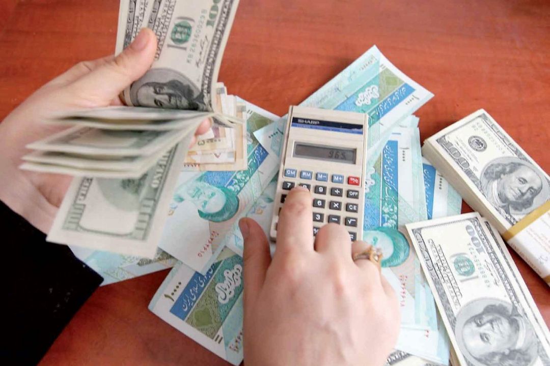 هموار سازی نرخ ارز در ایران دنبال شود