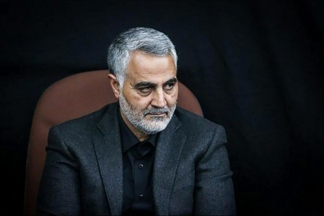 علمت بر زمین نمی‌ماند سردارم