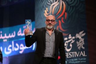 امیر آقایی، برنده جایزه بهترین بازیگر نقش مكمل مردِ سی و هشتمین جشنواره فیلم فجر شد.