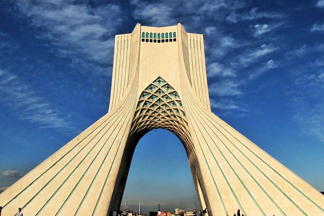 گذری در تهران (برج آزادی)