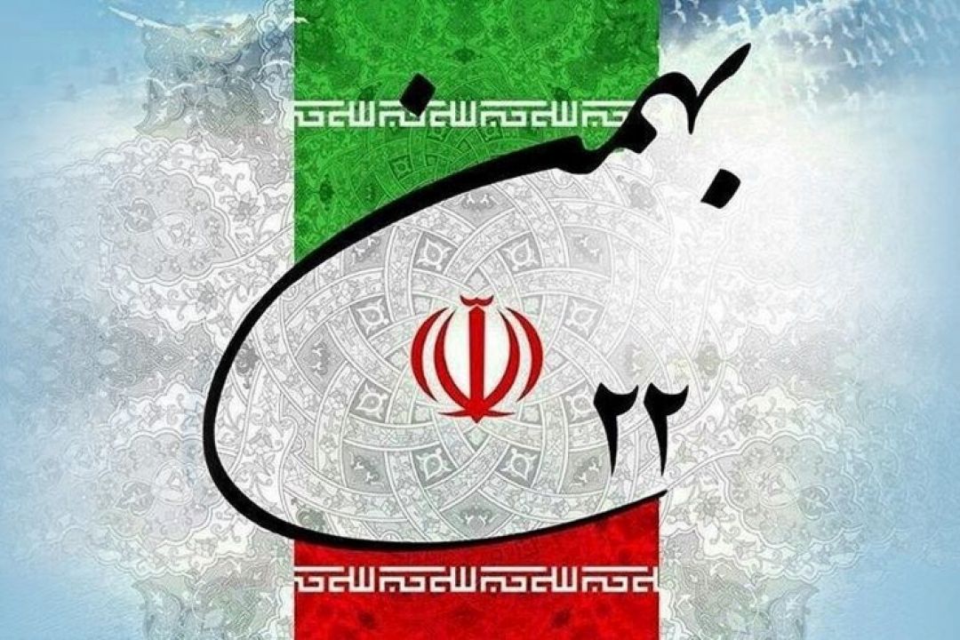 رهایی 22 كبوتر در ورزشگاه آزادی به مناسبت 22 بهمن