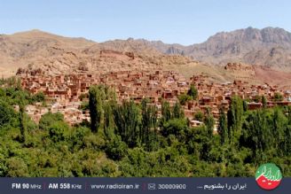 مردم روستای سرخدشت با لهجه گیلكی صحبت می كنند