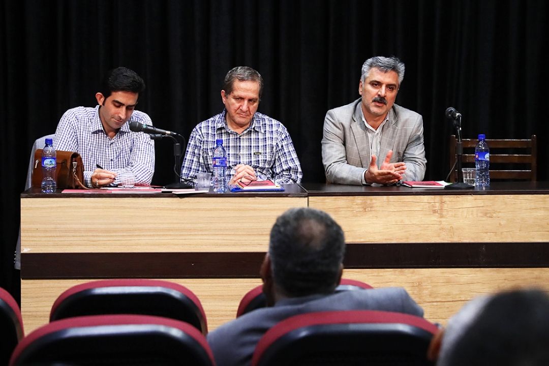 "مدیر رادیو صبا" در نشست ادبی «دگرخند» : وظیفه طنز آموزش چگونگی برخورد با مشكلات است