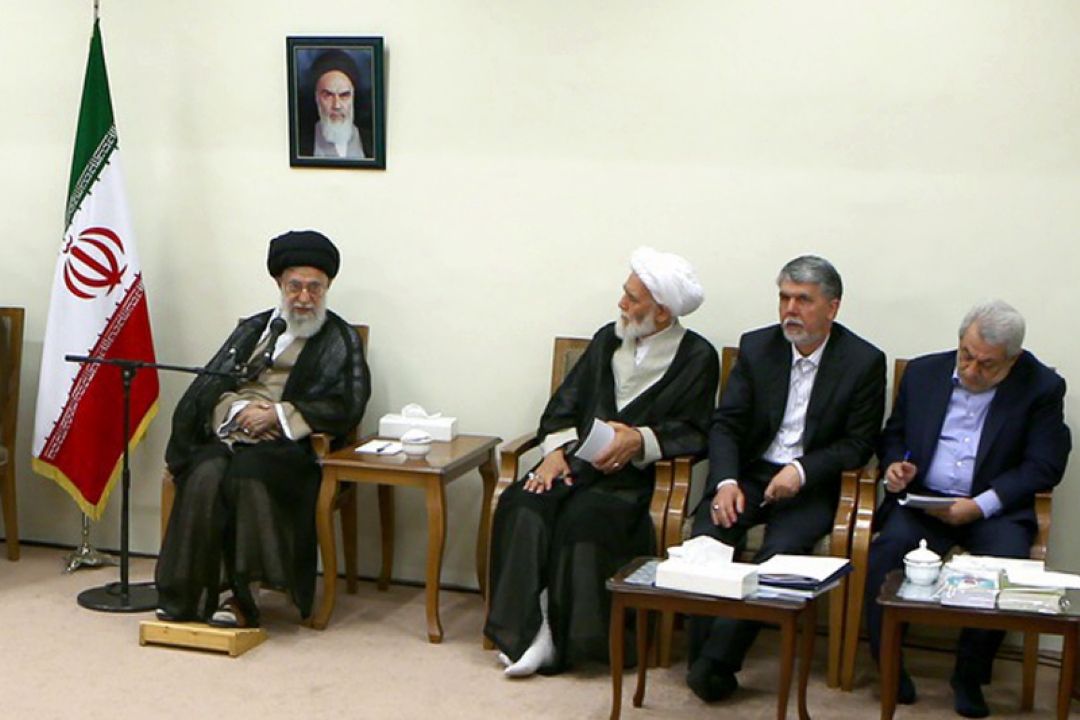 جمعی از مسئولان و فعالان فرهنگی استان‌های یزد و همدان،با حضرت آیت‌الله خامنه‌ای رهبر انقلاب اسلامی دیدار كردند.