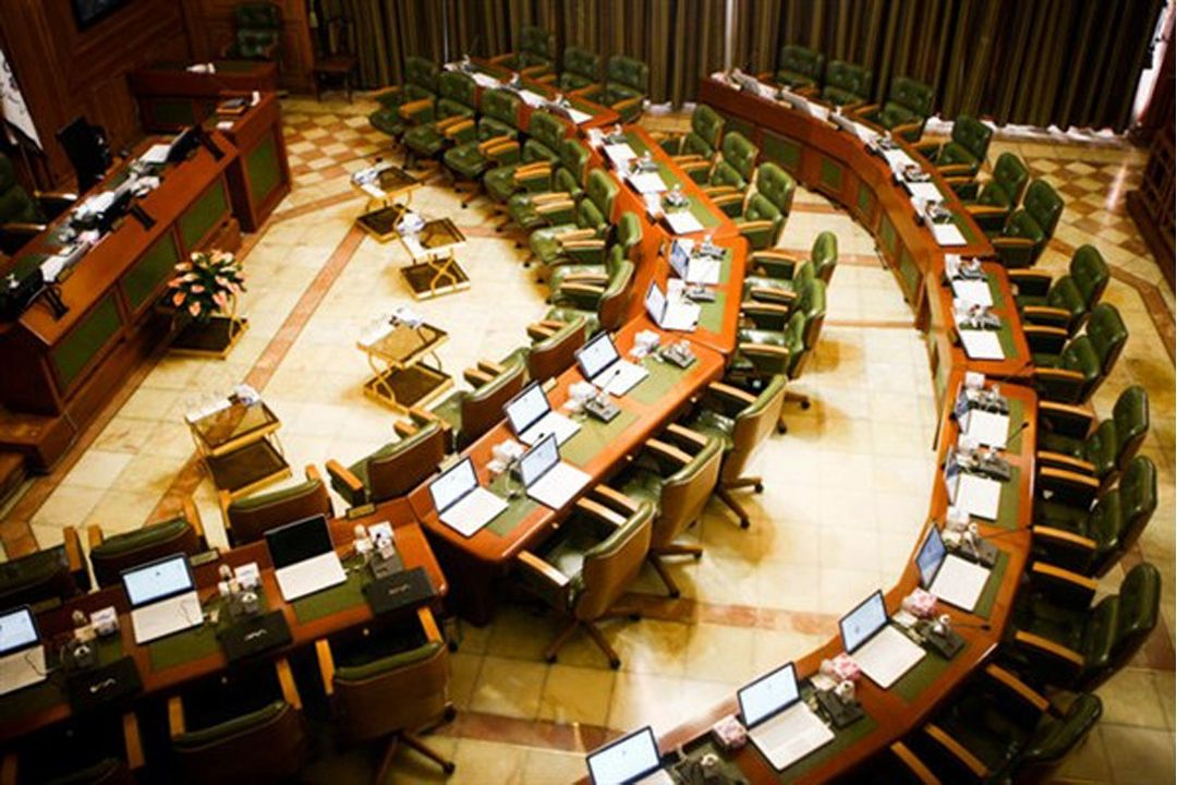  پخش انتخابات هیات رئیسه شورای پنجم از رادیو تهران