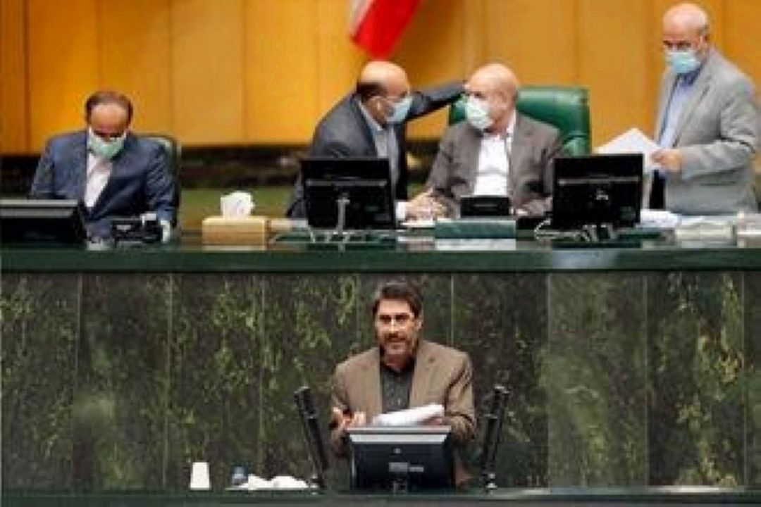 حسینی: چرا سلبریتی ها از پرداخت مالیات معاف شده اند؟