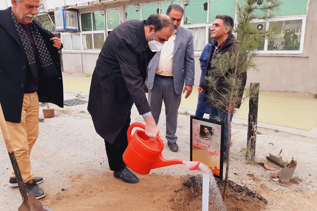 مراسم روز درختكاری با حضور مدیر رادیو ورزش و جمعی از قهرمانان و پیشكسوتان كشور