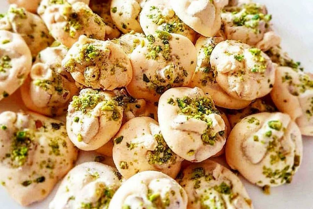 طرز تهیه شیرینی پفكی گردویی و سوهان عسلی