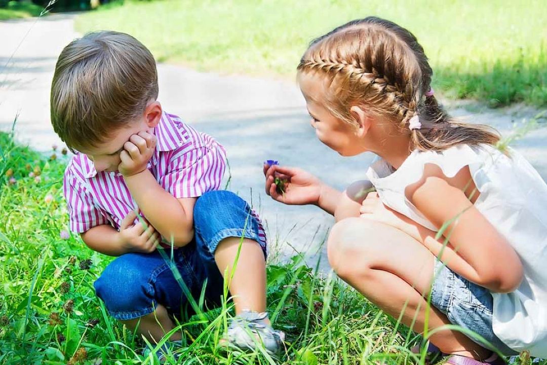 نقش خانواده‌ها در آموزش همدلی و كمك كردن كودكان