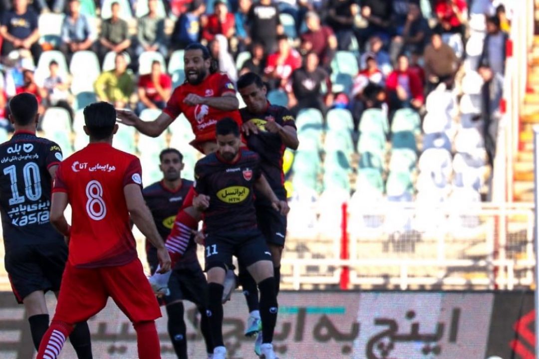 ناتمام ماندن بازی تراكتور _ پرسپولیس در تبریز