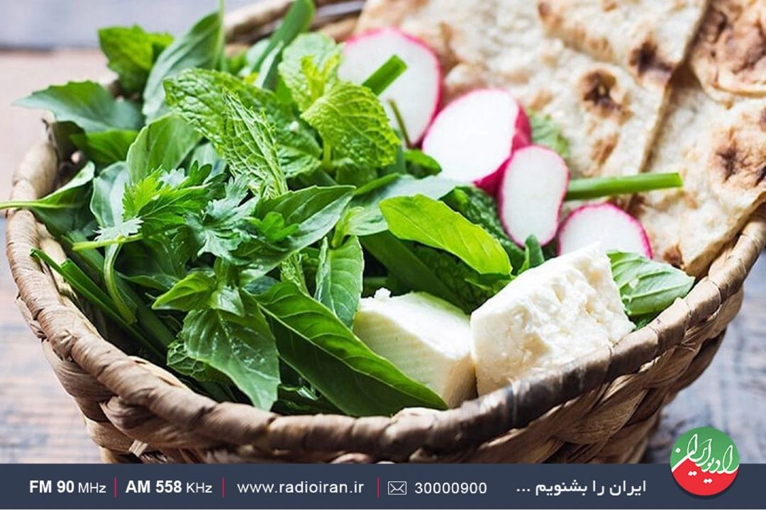 پنیر را با خیار و گوجه مصرف نكنیم